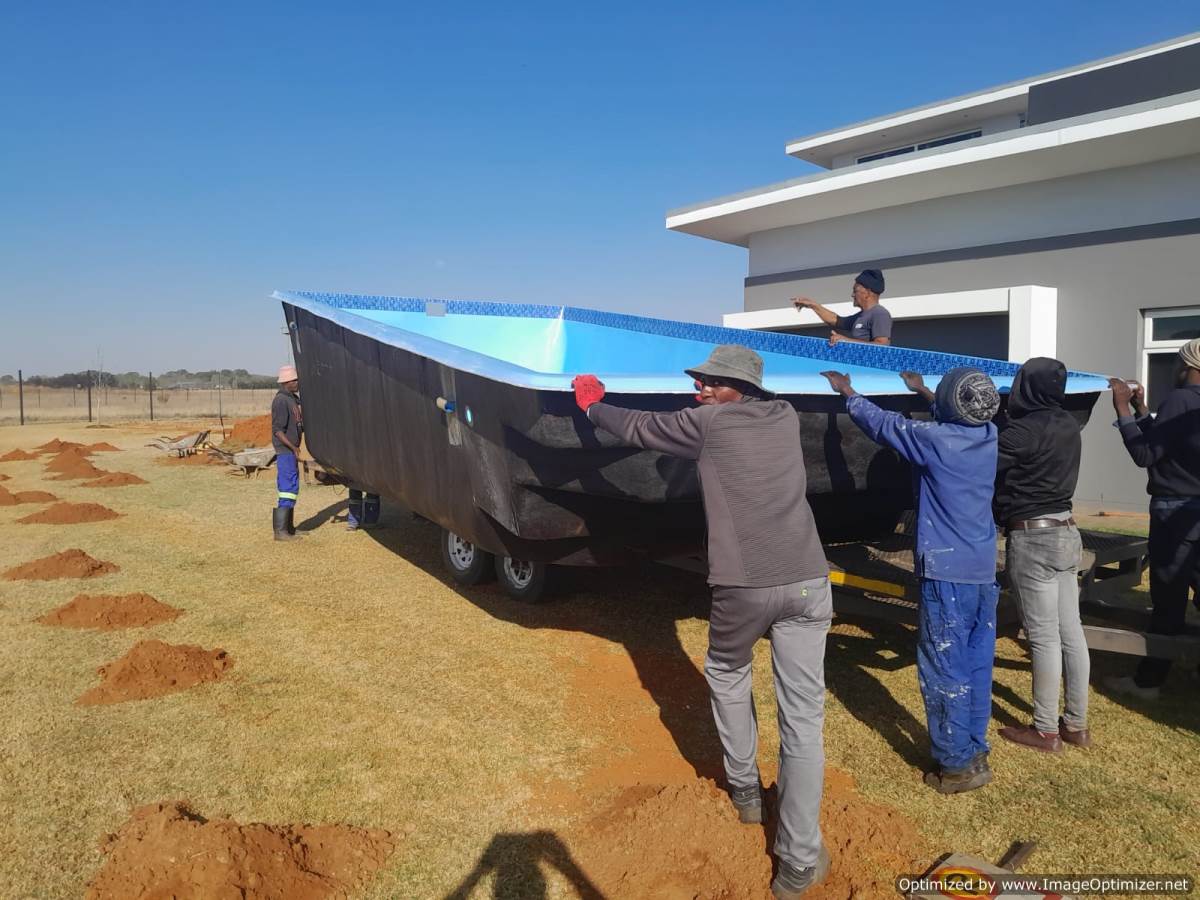 Fibreglass pool installation